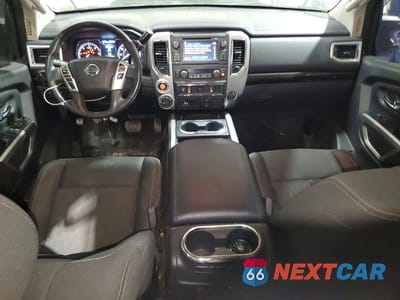 Zdjęcie 8 z 12 samochodu: 2016 NISSAN TITAN XD SV VIN:1N6BA1F40GN509537 - miniatura