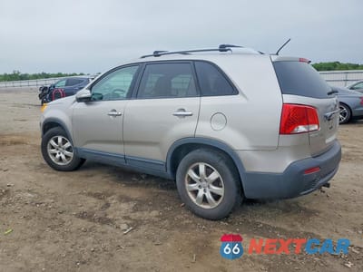 Drugie zdjęcie samochodu z przodu: 2013 KIA SORENTO LX VIN:5XYKT3A64DG364927 - miniatura