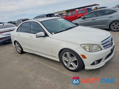 Czwarte zdjęcie samochodu z boku: 2010 MERCEDES-BENZ C 300 VIN:WDDGF5EB3AA401578 - miniatura
