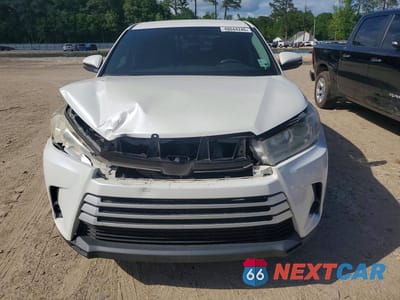 Piąte zdjęcie samochodu w środku: 2017 TOYOTA HIGHLANDER LE VIN:5TDZARFH9HS027339 - miniatura