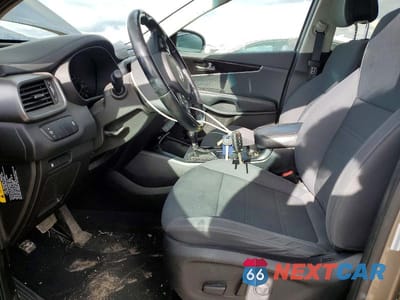 Zdjęcie 7 z 12 samochodu: 2016 KIA SORENTO LX VIN:5XYPGDA37GG026626 - miniatura