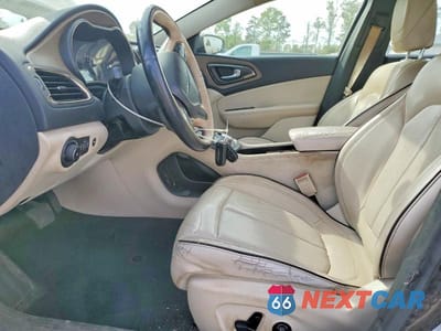 Zdjęcie 7 z 12 samochodu: 2015 CHRYSLER 200 C VIN:1C3CCCCB7FN564523 - miniatura