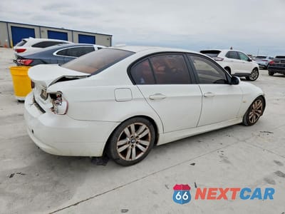 Trzecie zdjęcie samochodu z tyłu: 2006 BMW 325 I VIN:WBAVB13576KX48428 - miniatura