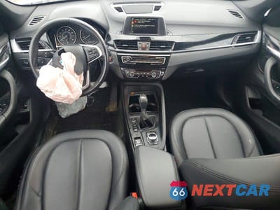 Zdjęcie 8 z 12 samochodu: 2017 BMW X1 XDRIVE28I VIN:WBXHT3C35H5F78505 - miniatura