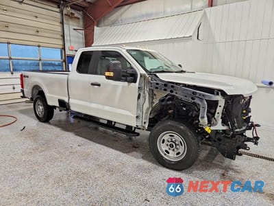 Czwarte zdjęcie samochodu z boku: 2025 FORD F250 SUPER DUTY VIN:1FT8X2BA5SEC24256 - miniatura