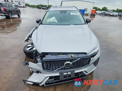 Piąte zdjęcie samochodu w środku: 2024 VOLVO XC60 PLUS VIN:YV4H60DL1R1872357 - miniatura