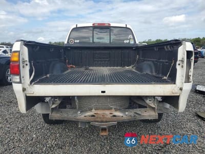 Zdjęcie 6 z 12 samochodu: 2003 TOYOTA TUNDRA LIMITED VIN:5TBBT48113S437326 - miniatura