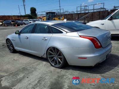 Drugie zdjęcie samochodu z przodu: 2013 JAGUAR XJ SUPERCHARGED VIN:SAJWA1GT2DMV54721 - miniatura
