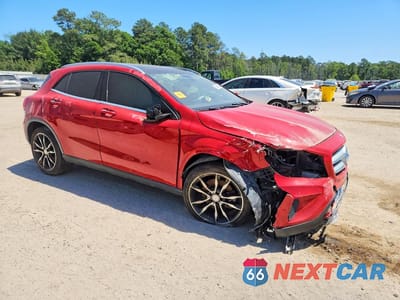 Czwarte zdjęcie samochodu z boku: 2015 MERCEDES-BENZ GLA 250 VIN:WDCTG4EB1FJ171380 - miniatura