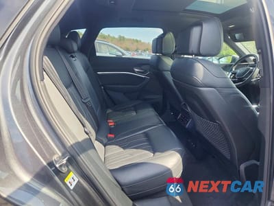 Zdjęcie 10 z 12 samochodu: 2019 AUDI E-TRON PRESTIGE VIN:WA1VAAGE3KB006838 - miniatura