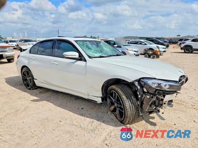 Czwarte zdjęcie samochodu z boku: 2023 BMW 330I XDRIVE 4DR AWD VIN:3MW69FF09P8D46796 - miniatura