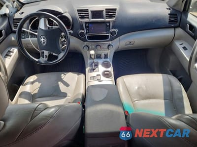 Zdjęcie 8 z 13 samochodu: 2013 TOYOTA HIGHLANDER SE VIN:5TDZK3EH1DS105165 - miniatura
