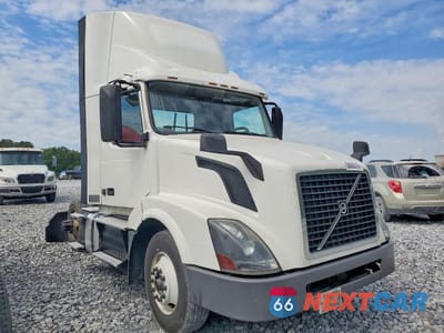 2017 VOLVO VNL SEMI TRUCK 4V4N39TG3HN988064 - główne zdjęcie licytacji z USA - miniatura