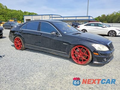 Czwarte zdjęcie samochodu z boku: 2008 MERCEDES-BENZ S 63 AMG VIN:WDDNG77X68A194736 - miniatura