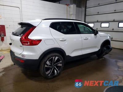 Trzecie zdjęcie samochodu z tyłu: 2024 VOLVO XC40 ULTIMATE VIN:YV4L12UM2R2214604 - miniatura