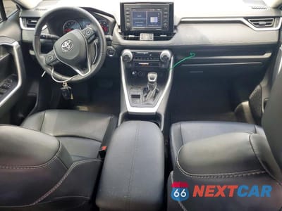 Zdjęcie 8 z 13 samochodu: 2021 TOYOTA RAV4 XLE PREMIUM VIN:2T3C1RFVXMC111255 - miniatura