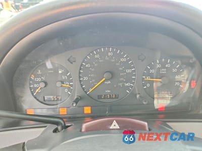 Zdjęcie 9 z 13 samochodu: 2003 MERCEDES-BENZ ML 500 VIN:4JGAB75E13A377300 - miniatura