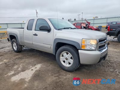 Czwarte zdjęcie samochodu z boku: 2008 CHEV SILVERADO K1500 VIN:2GCEK19J781317579 - miniatura