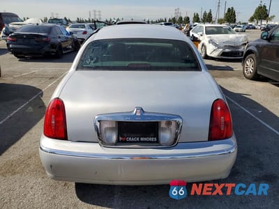 Zdjęcie 6 z 12 samochodu: 2002 LINCOLN TOWN CAR EXECUTIVE VIN:1LNHM81W12Y661352 - miniatura