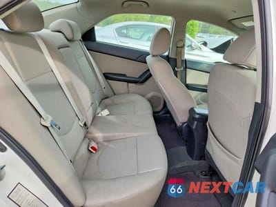 Zdjęcie 10 z 12 samochodu: 2012 KIA FORTE EX VIN:KNAFU4A24C5564289 - miniatura