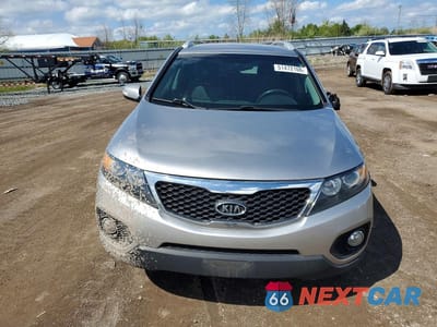 Piąte zdjęcie samochodu w środku: 2012 KIA SORENTO LX VIN:5XYKT3A68CG299997 - miniatura
