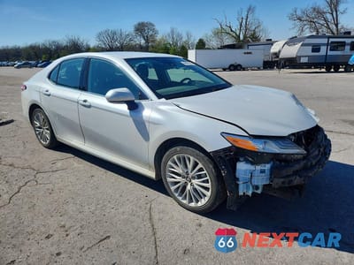 Czwarte zdjęcie samochodu z boku: 2019 TOYOTA CAMRY XLE VIN:4T1B11HK1KU779725 - miniatura