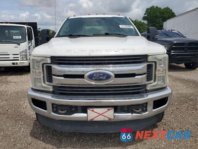 Piąte zdjęcie samochodu w środku: 2019 FORD F250 SUPER DUTY VIN:1FT7W2BTXKEC74120 - miniatura