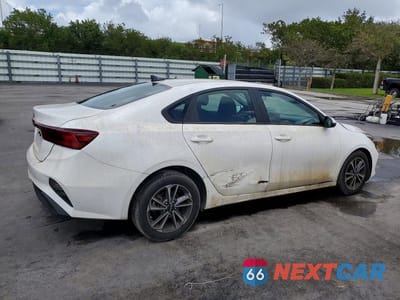 Trzecie zdjęcie samochodu z tyłu: 2024 KIA FORTE LXS VIN:3KPF24ADXRE727289 - miniatura