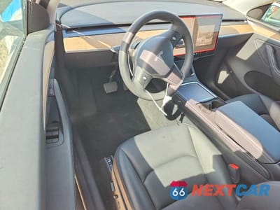 Zdjęcie 8 z 12 samochodu: 2025 TESLA MODEL Y VIN:7SAYGDEE9SA367154 - miniatura