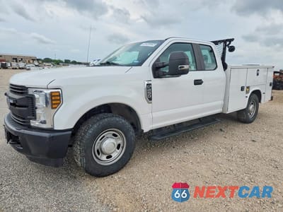2019 FORD F250 SUPER DUTY UTILITY / SERVICE TRUCK 1FD7X2A69KEE68433 - główne zdjęcie licytacji z USA - miniatura