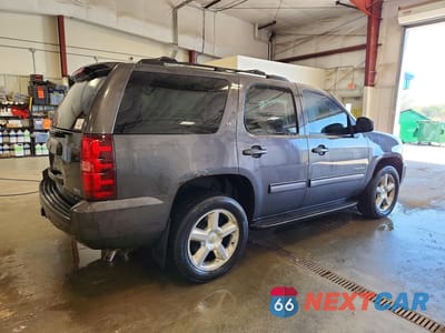 Trzecie zdjęcie samochodu z tyłu: 2011 CHEVROLET TAHOE K1500 LT VIN:1GNSKBE08BR107875 - miniatura