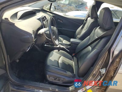 Zdjęcie 7 z 13 samochodu: 2016 TOYOTA PRIUS FOUR VIN:JTDKARFU7G3517731 - miniatura