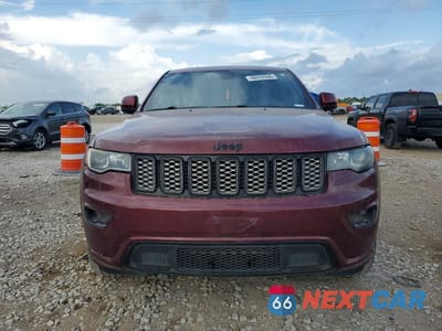 Piąte zdjęcie samochodu w środku: 2017 JEEP GRAND CHEROKEE LAREDO VIN:1C4RJEAG1HC826931 - miniatura