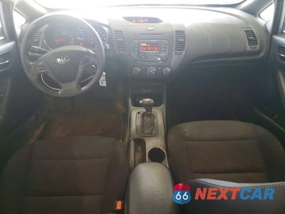 Zdjęcie 8 z 12 samochodu: 2016 KIA FORTE LX VIN:KNAFK4A67G5596524 - miniatura