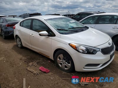 Czwarte zdjęcie samochodu z boku: 2015 KIA FORTE LX VIN:KNAFX4A66F5311523 - miniatura