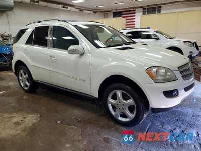 Czwarte zdjęcie samochodu z boku: 2008 MERCEDES-BENZ ML 350 VIN:4JGBB86E38A373832 - miniatura