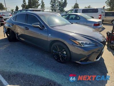 Czwarte zdjęcie samochodu z boku: 2023 LEXUS ES 350 F SPORT HANDLING VIN:58AJZ1B15PU156628 - miniatura