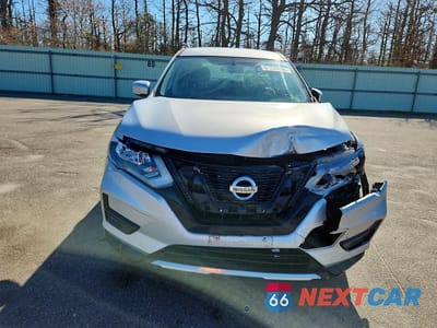 Piąte zdjęcie samochodu w środku: 2017 NISSAN ROGUE S VIN:JN8AT2MV0HW258917 - miniatura