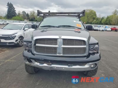 Piąte zdjęcie samochodu w środku: 2003 DODG RAM 1500 FLATBED TRUCK VIN:1D7HU16D73J610621 - miniatura