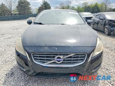 Piąte zdjęcie samochodu w środku: 2013 VOLVO S60 T5 VIN:YV1612FH4D1208585 - miniatura