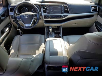Zdjęcie 8 z 13 samochodu: 2019 TOYOTA HIGHLANDER XLE VIN:5TDJZRFH3KS567122 - miniatura