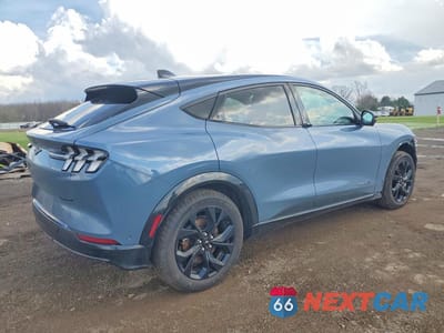 Trzecie zdjęcie samochodu z tyłu: 2023 FORD MUSTANG MACH-E PREMIUM VIN:3FMTK3SU2PMA31312 - miniatura