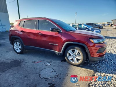 Czwarte zdjęcie samochodu z boku: 2022 JEEP COMPASS LATITUDE VIN:3C4NJCBB4NT218536 - miniatura