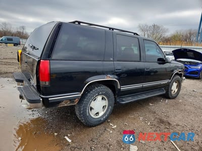 Trzecie zdjęcie samochodu z tyłu: 1999 CHEVROLET TAHOE K1500 VIN:1GNEK13R4XJ376535 - miniatura