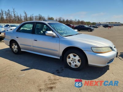 Czwarte zdjęcie samochodu z boku: 2002 HONDA ACCORD EX VIN:1HGCG16552A052739 - miniatura