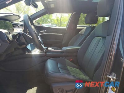 Zdjęcie 7 z 13 samochodu: 2022 AUDI E-TRON PREMIUM VIN:WA1AAAGE0NB009960 - miniatura
