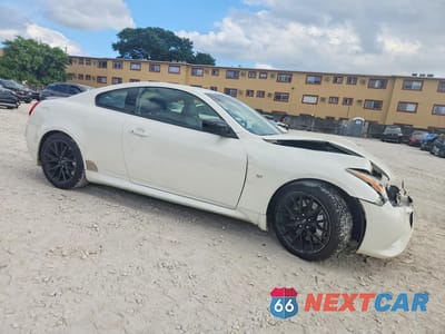 Czwarte zdjęcie samochodu z boku: 2015 INFINITI Q60 COUPE SPORT LIMITED VIN:JN1CV6EK9FM870054 - miniatura