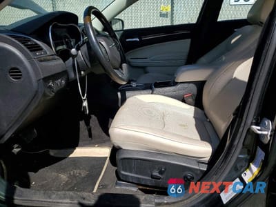 Zdjęcie 7 z 13 samochodu: 2016 CHRYSLER 300 LIMITED VIN:2C3CCAKG2GH183075 - miniatura