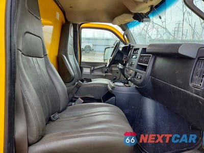 Zdjęcie 7 z 13 samochodu: 2017 GMC SAVANA BOX TRUCK VIN:7GZ67VCGXHN003923 - miniatura
