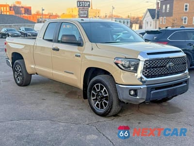 Czwarte zdjęcie samochodu z boku: 2019 TOYOTA TUNDRA SR5 VIN:5TFUY5F10KX825683 - miniatura